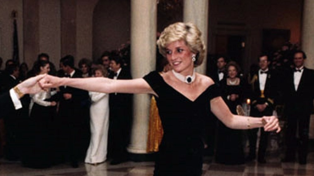 John Travolta and Diana dancing at the White House, November 1985 (Cropped) from the Ronald Reagan Library