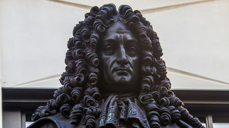 statue of Gottfried Wilhelm Leibniz