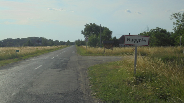 Nagyrév city limit sign