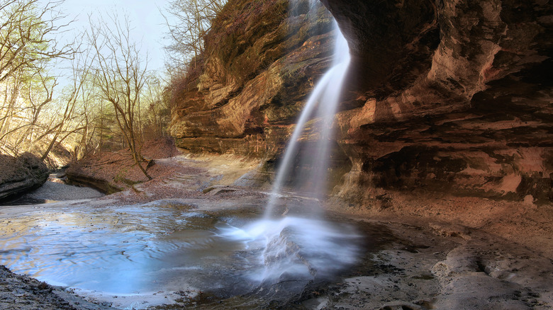 a waterfall at starved rock