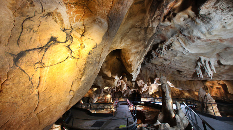 walkway in the replica of chauvet 