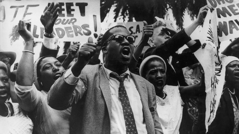 South African protestors meet Dag Hammarskjöld signs chanting