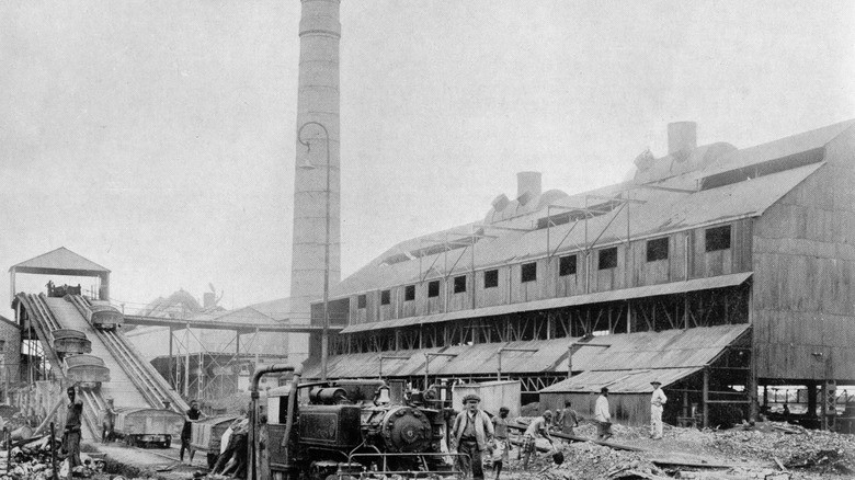 Union Minière copper mine katanga train workers chimney