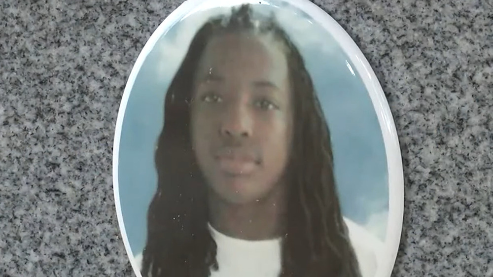 Gravestone with picture of Kendrick Johnson 