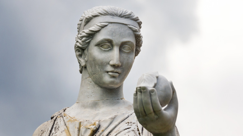 statue of hera with apple