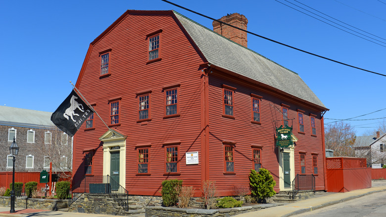 exterior white horse tavern