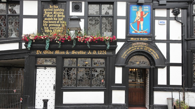 entrance to ye olde man and scythe 