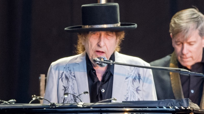 Bob Dylan playing piano and singing