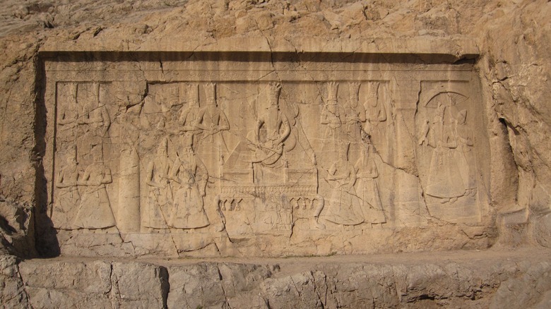 Rock-cut inscription figures