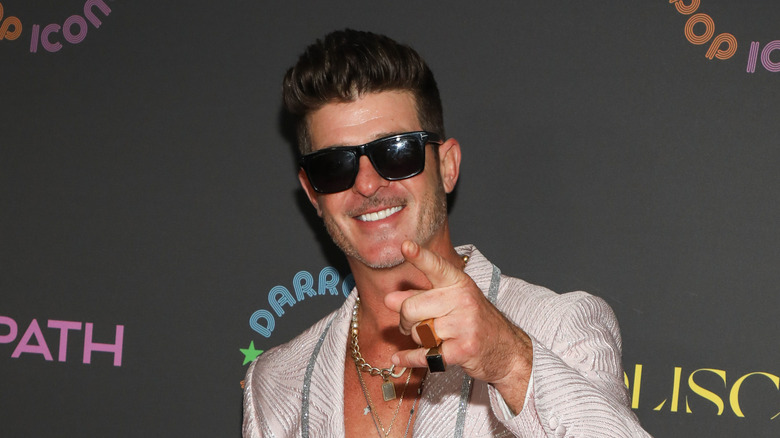 Robin Thicke sunglasses