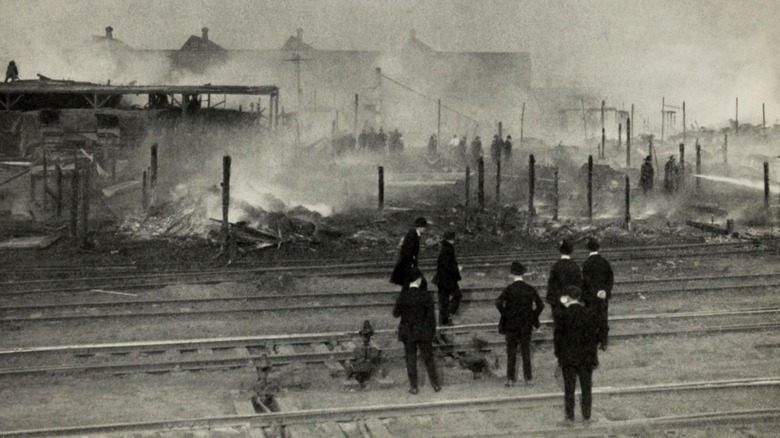 men by tracks after chicago race riot