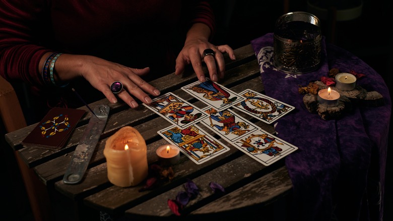 Tarot cards in therapy sessions