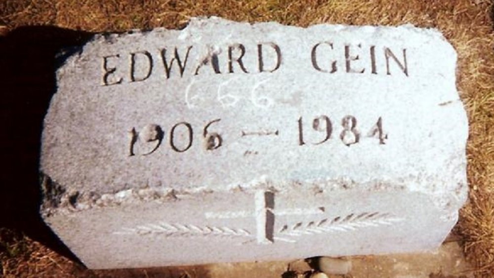 Ed Gein's headstone, carved with the number "666."