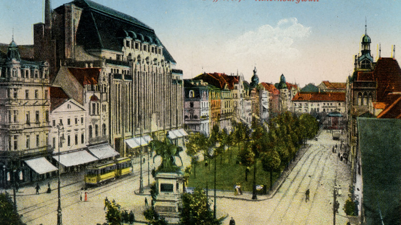 Dusseldorf, Hindenburgwall, street with tram postcard