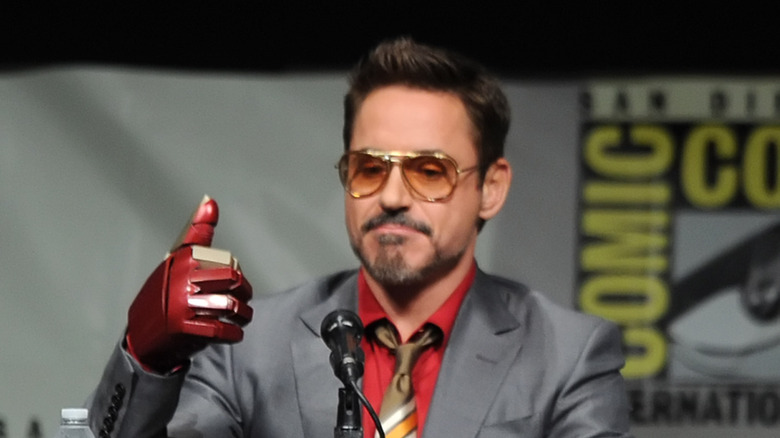 Robert Downey Jr., Iron Man glove