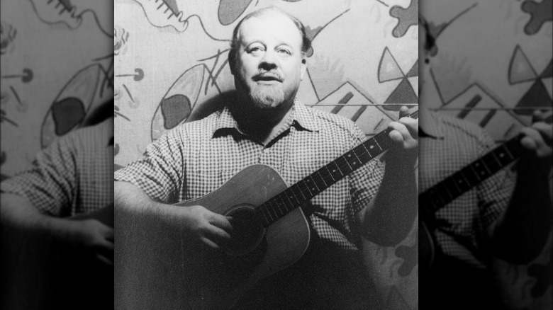 burl ives with guitar