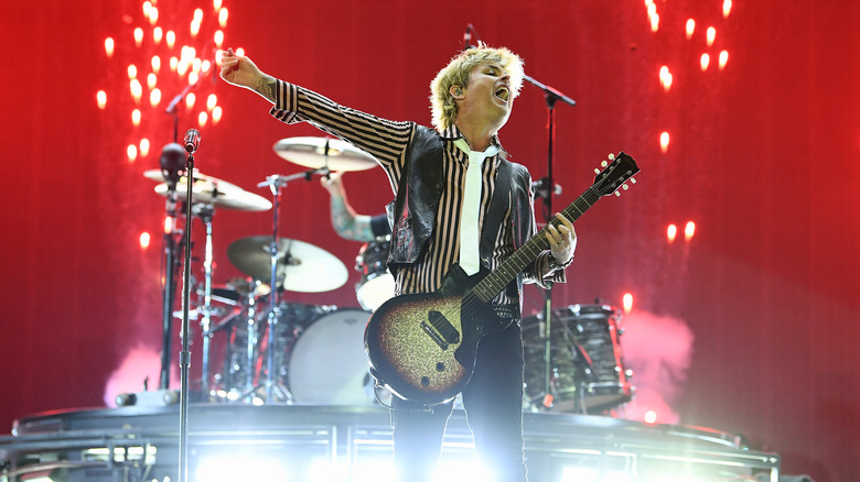 Billie Joe Armstrong performing