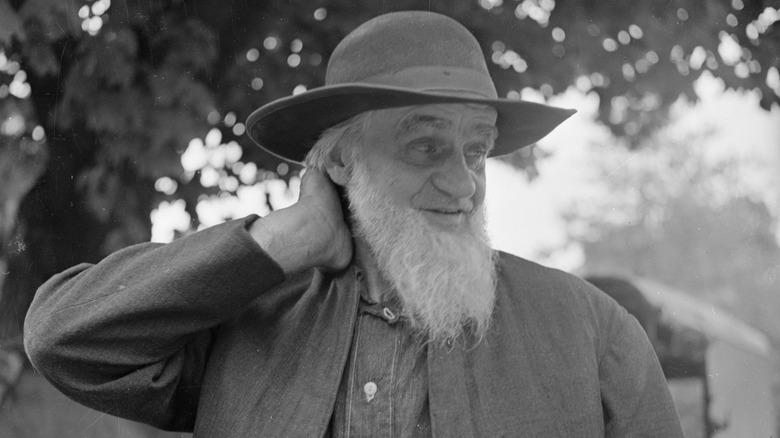 older amish bearded man