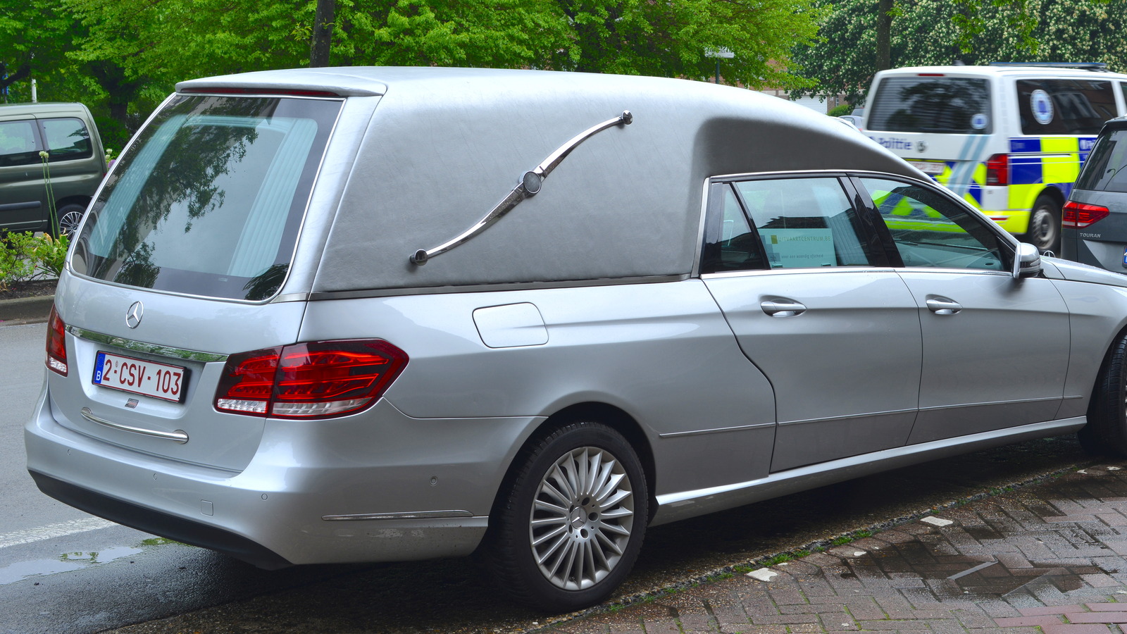 The Real Reason Hearses Have This Decoration Instead Of Windows On The Back