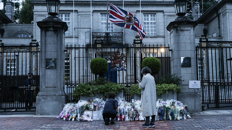 people flowers British Embassy Japan