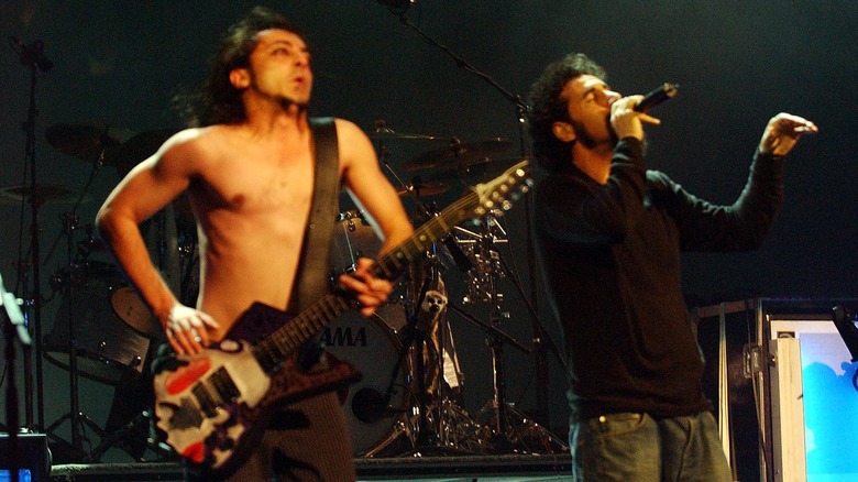 Daron Malakian and Serj Tankian on stage