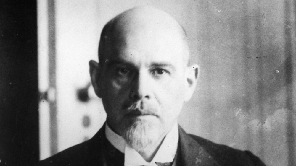 Walther Rathenau poses