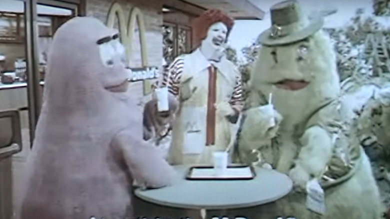 Ronald McDonald, Grimace, and Uncle O'Grimacey at table