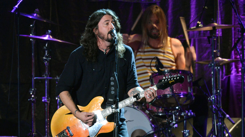 Dave Grohl and Taylor Hawkins onstage