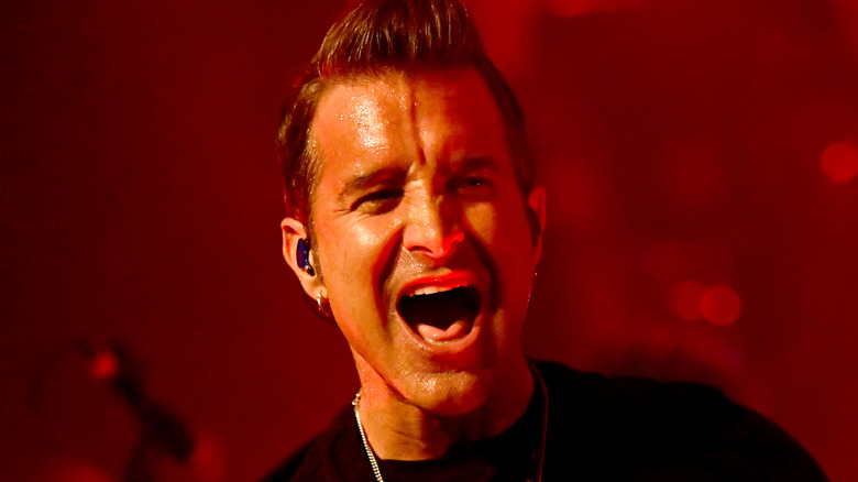 Scott Stapp yelling smiling on stage