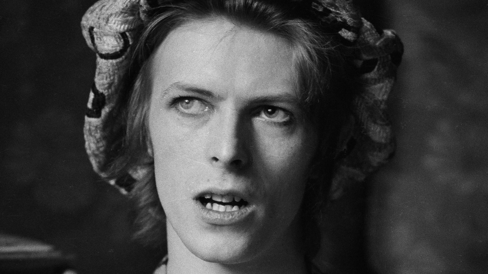 The Real Story Behind David Bowies Moonage Daydream 7324