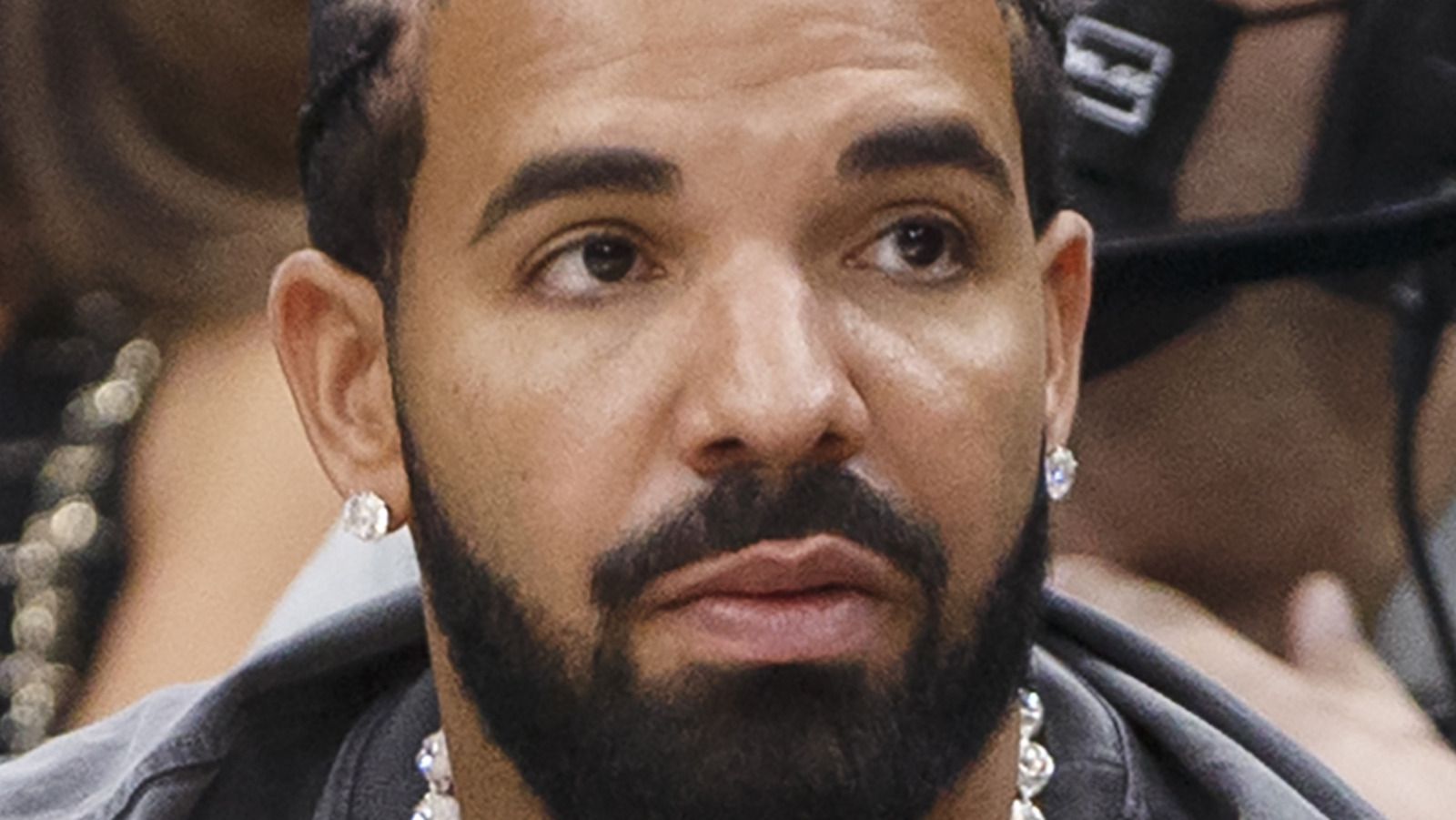 the-reason-many-sports-fans-don-t-like-to-see-drake-anywhere-near-their