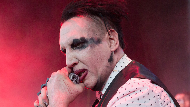 marilyn manson performing 