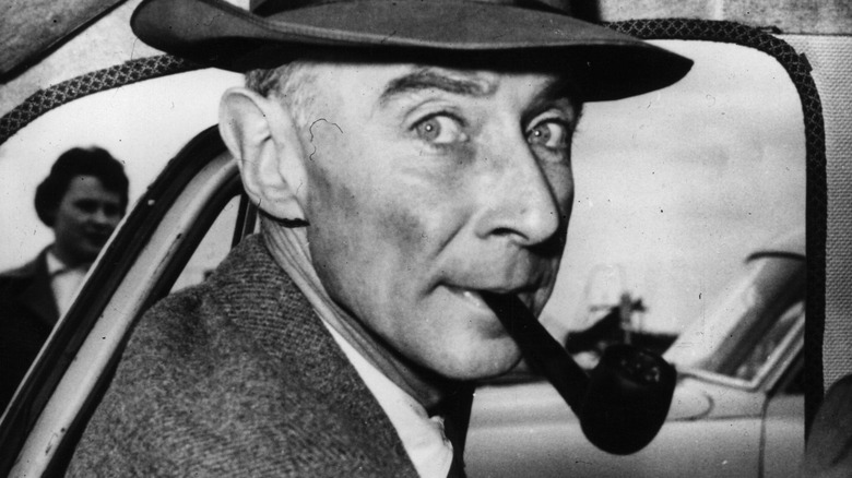 Robert Oppenheimer cigar