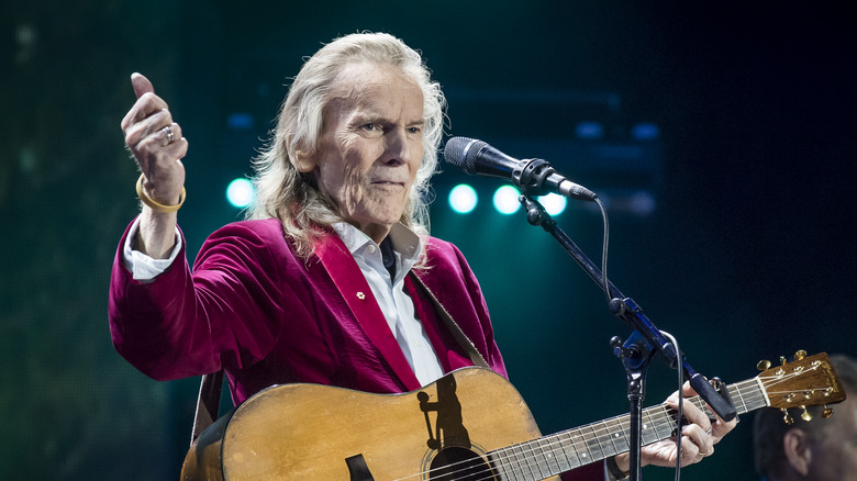 Gordon Lightfoot holding guitar hand up