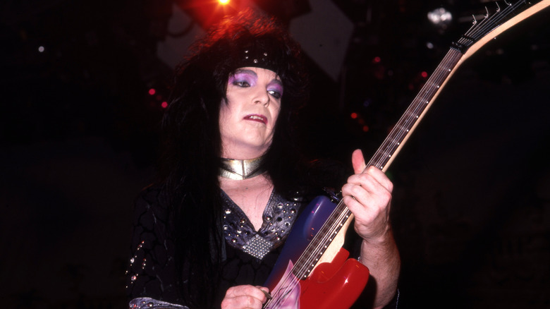 mick mars playing guitar