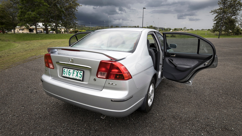 a spoiler on a honda civic