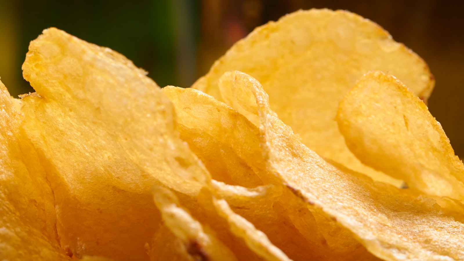 the-luckiest-homemade-green-potato-chips-you-ll-ever-make