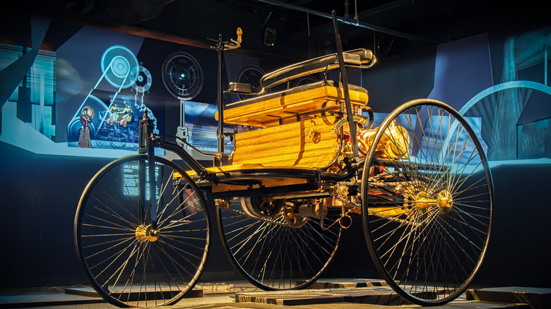 replica of karl benz's motorwagen