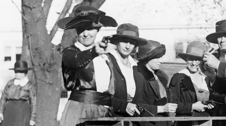 '20s women shooting guns
