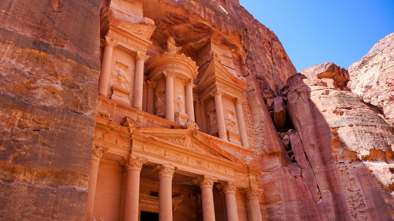 petra exterior