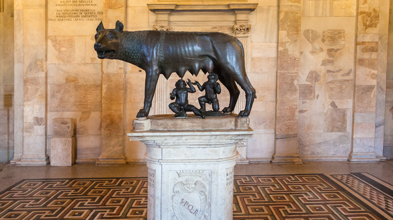 She-wolf, Romulus, Remus statue