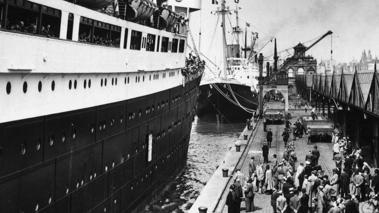 St Louis ship port people on docks