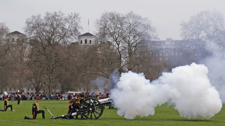 Gun salute in London