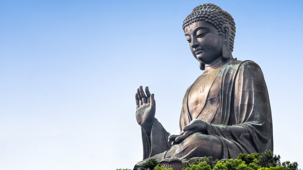 Tian Tan Buddha statue