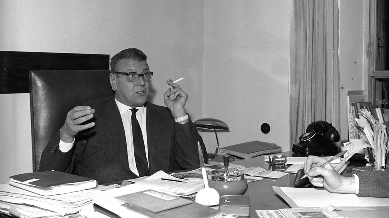 otto skorzeny smoking desk