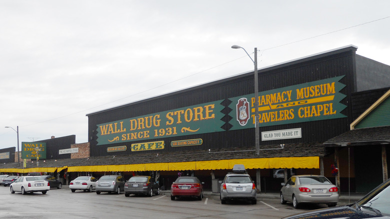 entrance to wall drug