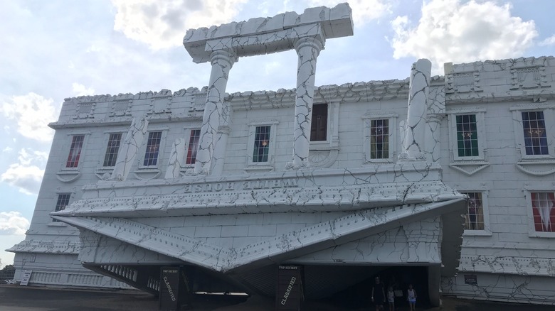 upside down white house wisconsin dells