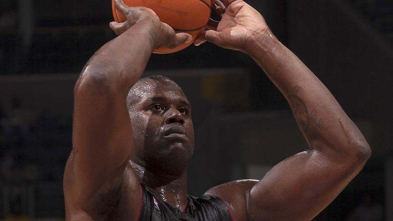 Shaquille O'Neal attempts free throw