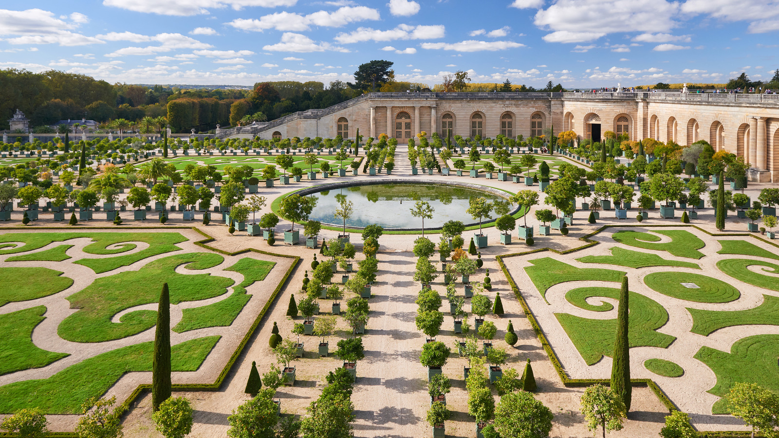https://www.grunge.com/img/gallery/the-surprising-amount-of-time-it-took-to-build-the-palace-of-versailles-gardens/l-intro-1623788208.jpg