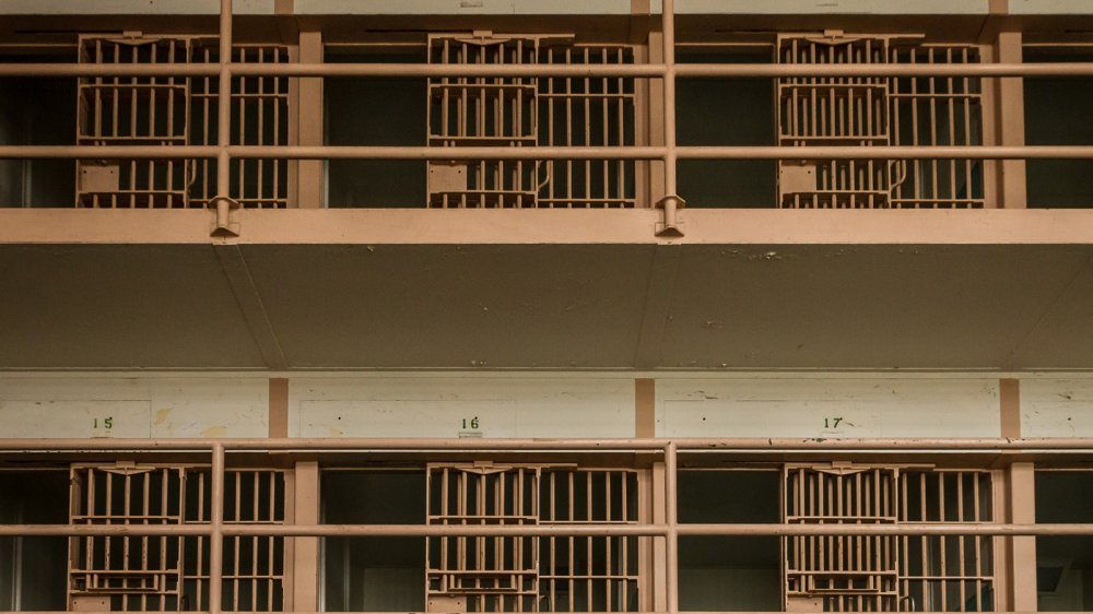 Twin rows of cells in Alcatraz